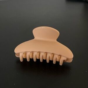 Peach 🍑 Velvety Plastic Claw Clip